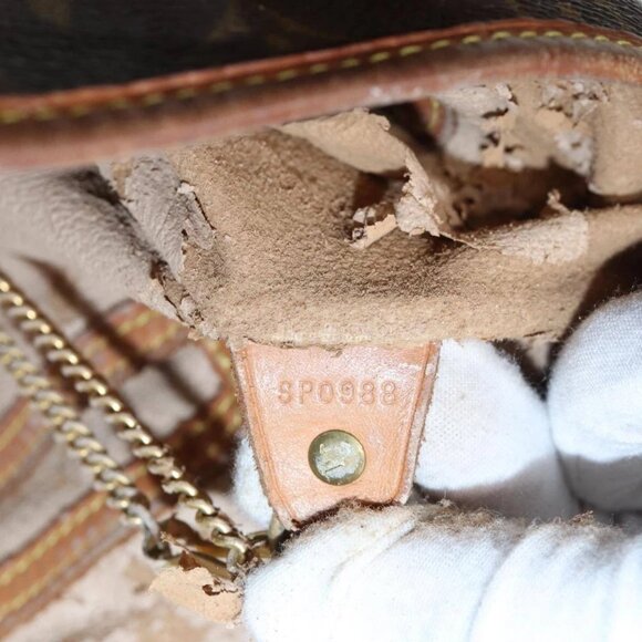 LOUIS VUITTON Monogram Bucket GM Shoulder Bag - Picture 13 of 16